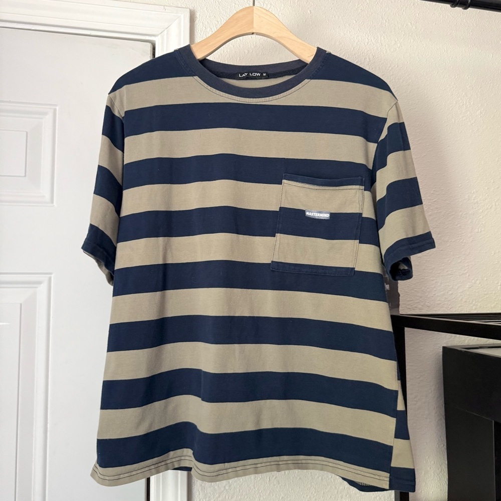 LAY LOW tan navy blue striped boxy cropped one pocket logo‎ tee tshirt crew